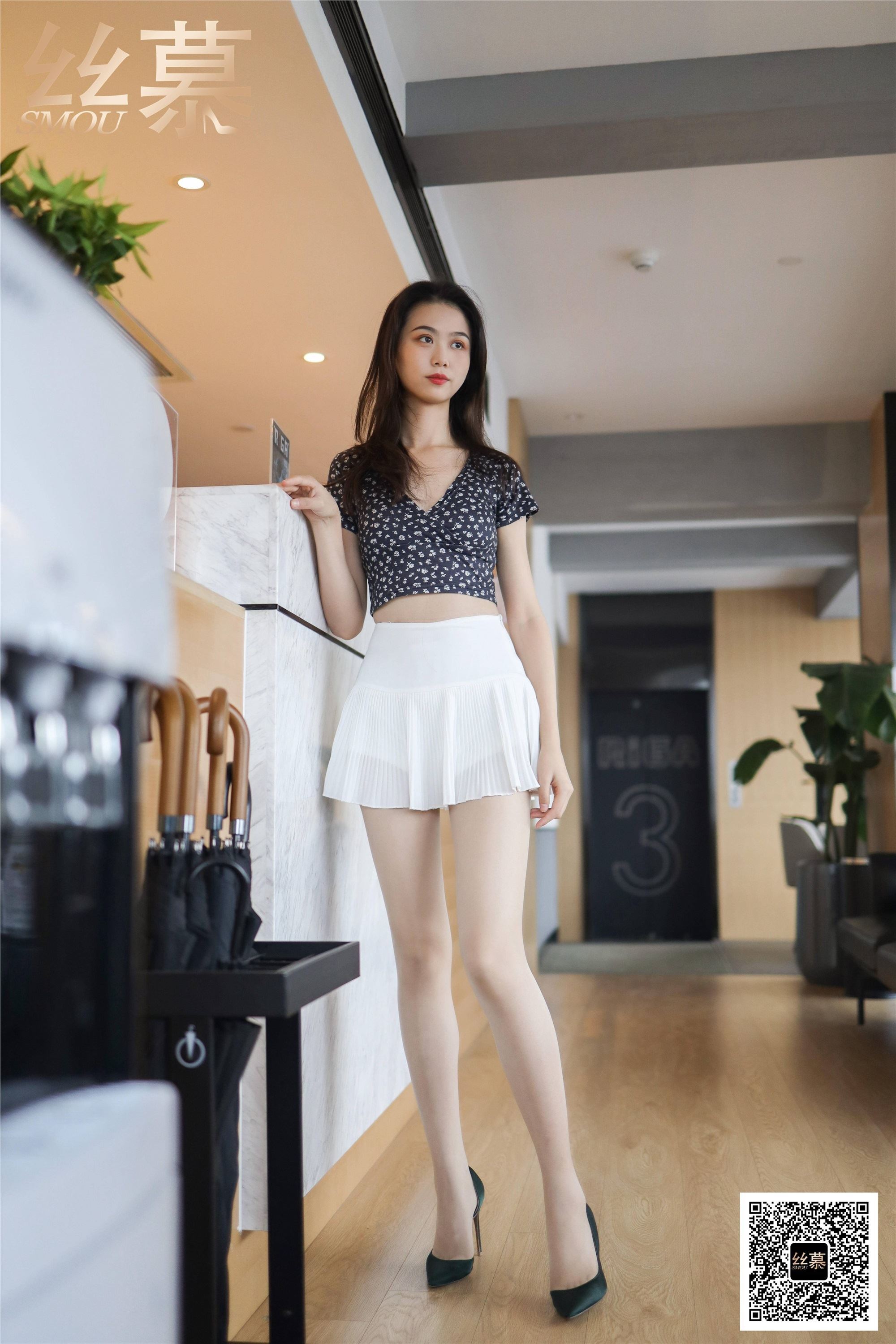 Simu photo sm406 model: Zhizhi's classic pleated skirt